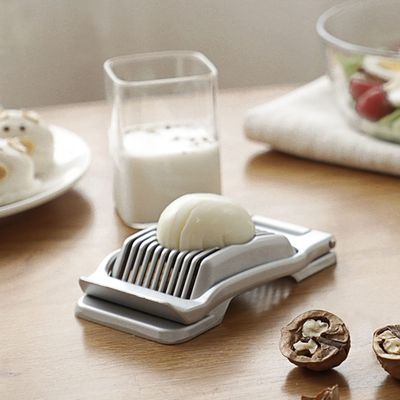 Roestvrijstalen eiersnijmachine voor perfect gesneden gekookte eieren en sappige aardbeien