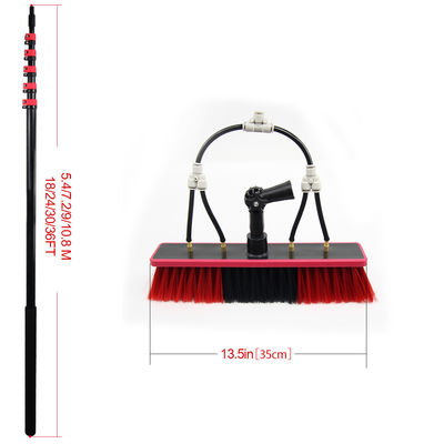 Huishoudelijk schoonmaakwerk Rood raam wasapparatuur met hoog water spuit x23 borstel