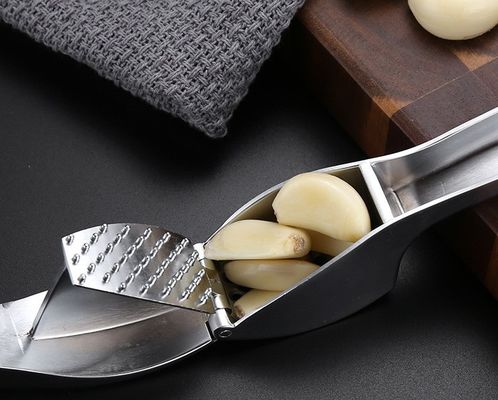 Voedingsmiddelenkwaliteit Knoflookpers Miner Ginger Crusher Peeler Squeezer 16*3cm Multi Kitchen Grater
