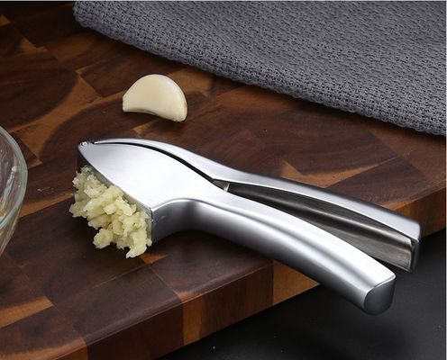 Voedingsmiddelenkwaliteit Knoflookpers Miner Ginger Crusher Peeler Squeezer 16*3cm Multi Kitchen Grater