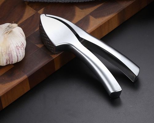 Voedingsmiddelenkwaliteit Knoflookpers Miner Ginger Crusher Peeler Squeezer 16*3cm Multi Kitchen Grater