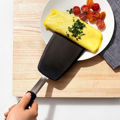 In voorraad 2 verpakkingen 600F Hittebestendige niet- kleverige omdraaiende eieren Silicone spatula 149 115G