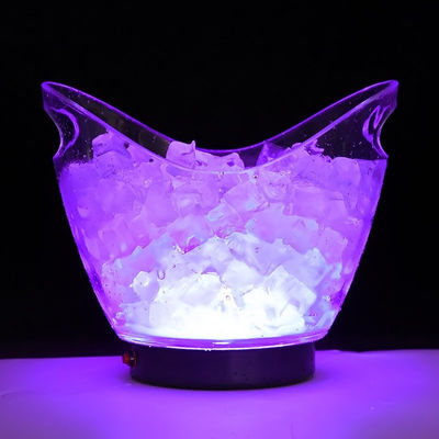 Grote plastic biervat met handvaten en LED-verlichting