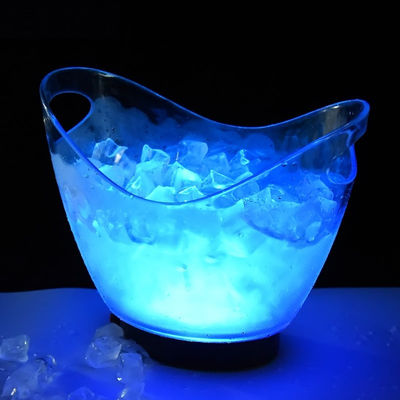Grote plastic biervat met handvaten en LED-verlichting