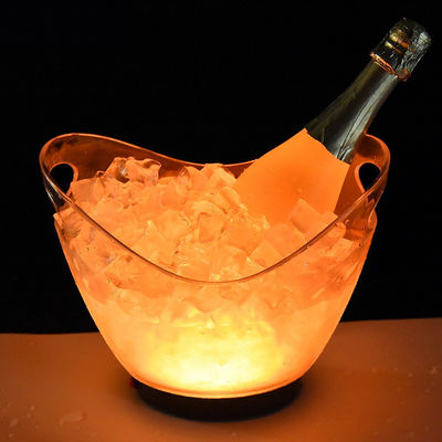 Grote plastic biervat met handvaten en LED-verlichting