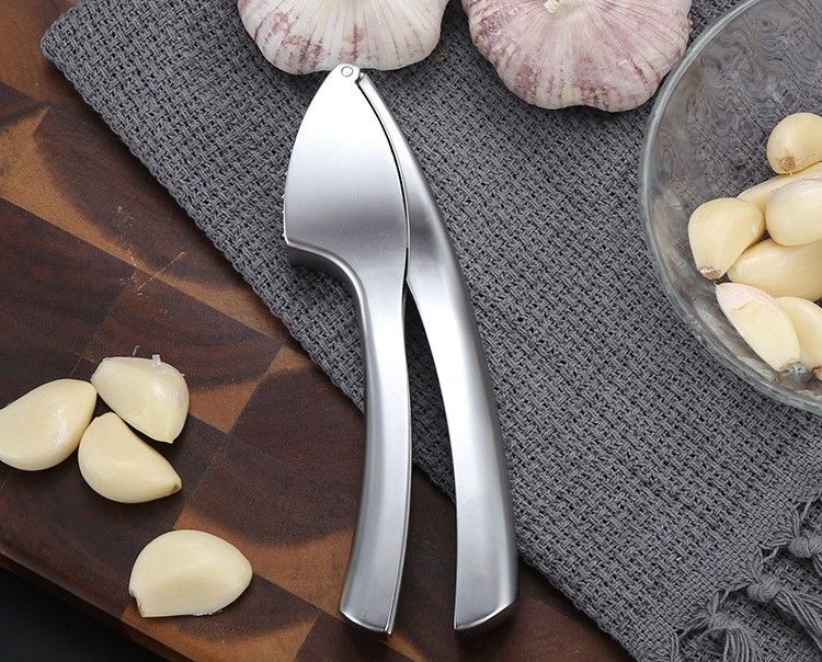 Voedingsmiddelenkwaliteit Knoflookpers Miner Ginger Crusher Peeler Squeezer 16*3cm Multi Kitchen Grater