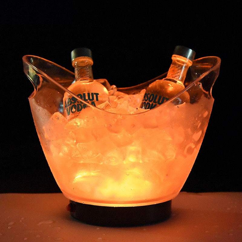 Grote plastic biervat met handvaten en LED-verlichting